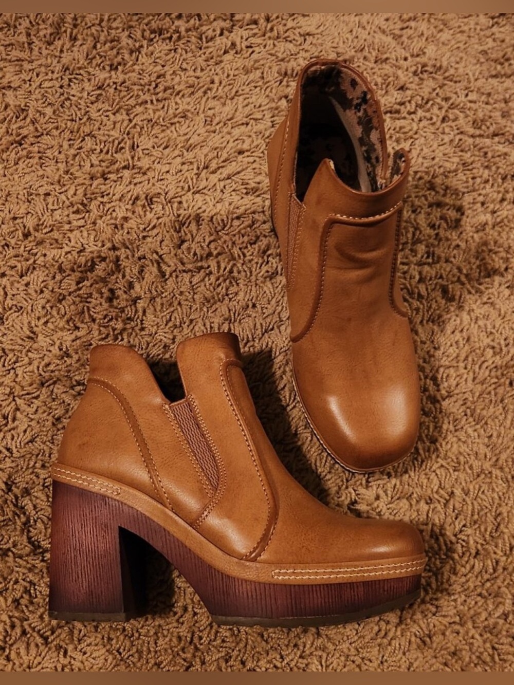 Kork-Ease size 6 ankle boots.